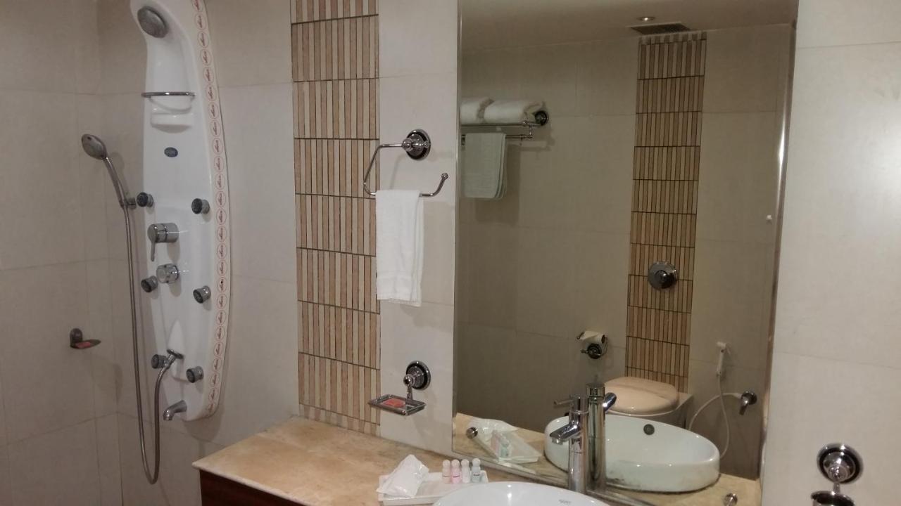 Hotel Le Castle Rudrapur Ngoại thất bức ảnh