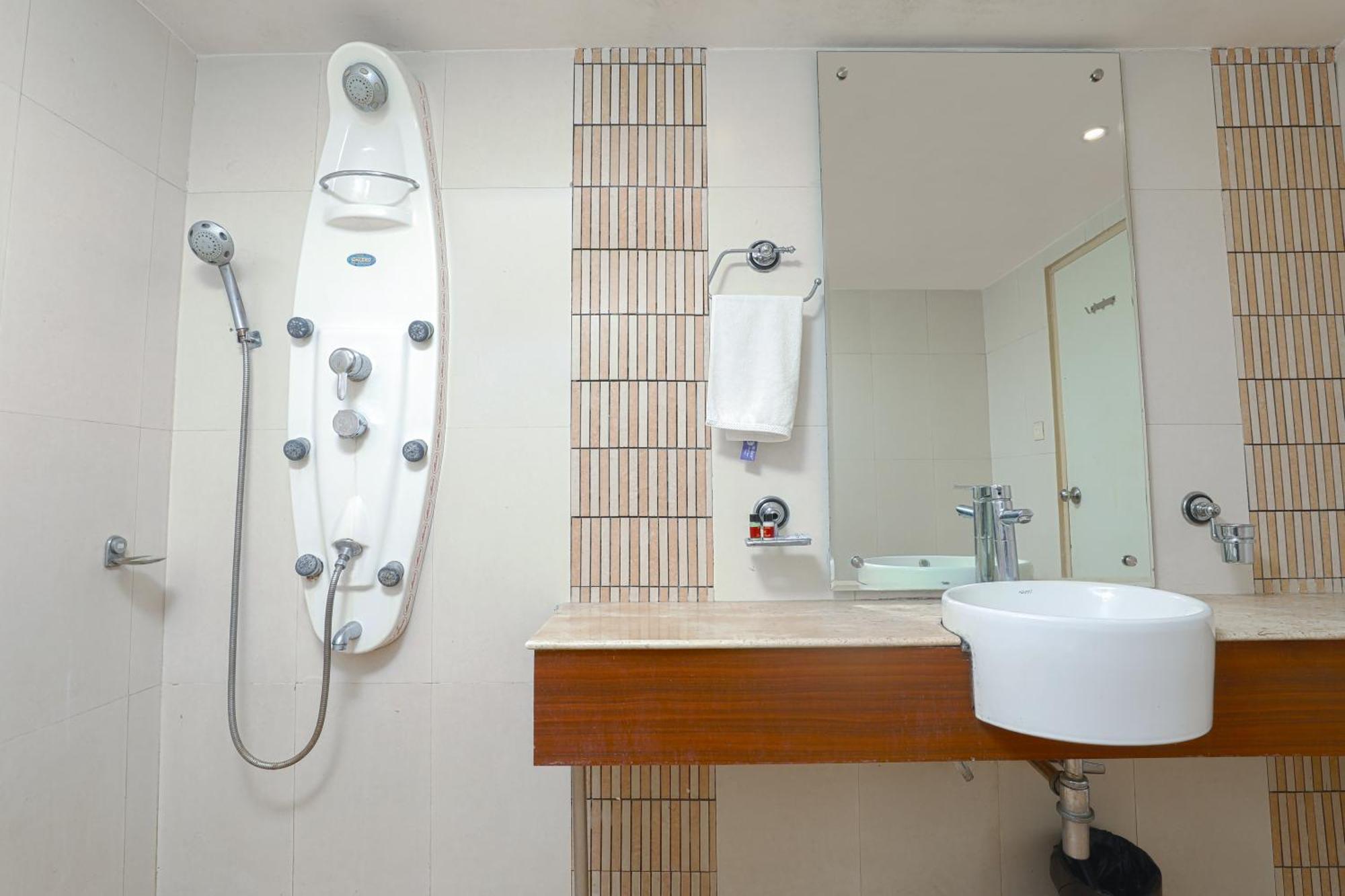 Hotel Le Castle Rudrapur Ngoại thất bức ảnh